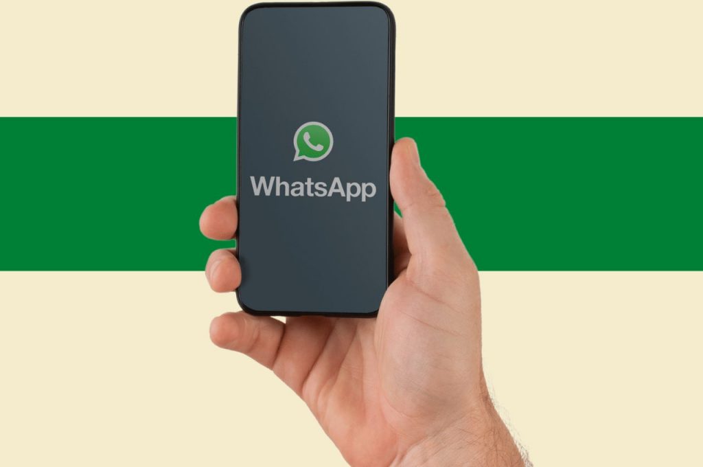 Smartphone con app Whatsapp